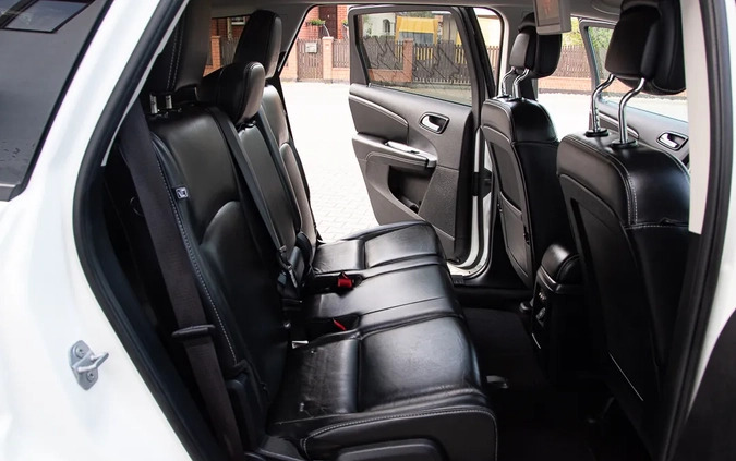 Fiat Freemont cena 48900 przebieg: 205000, rok produkcji 2015 z Nowy Sącz małe 781